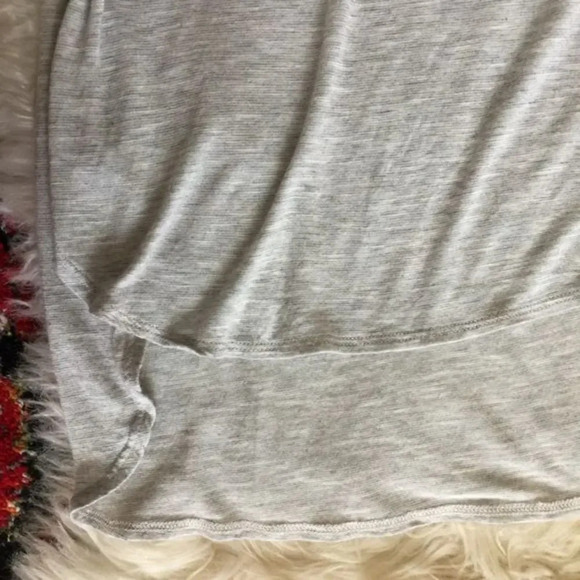 LA HEARTS | Heather Gray Side Slit High Low Large - Picture 5 of 8